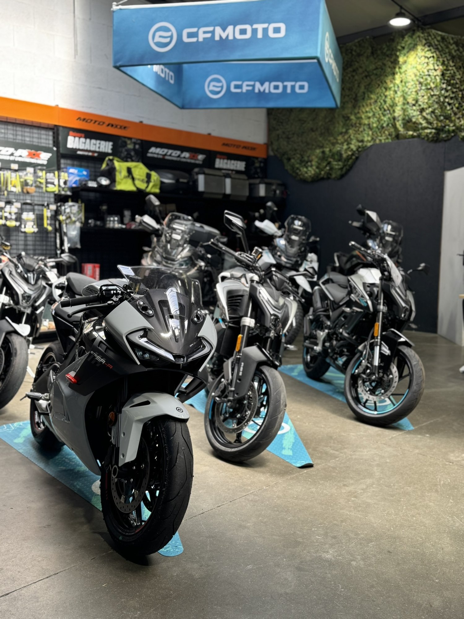 Motos neuves en exposition - Avenir Motos